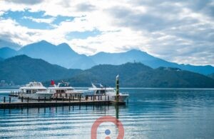 Thưởng ngoạn hồ Nhật Nguyệt (Sun Moon Lake)
