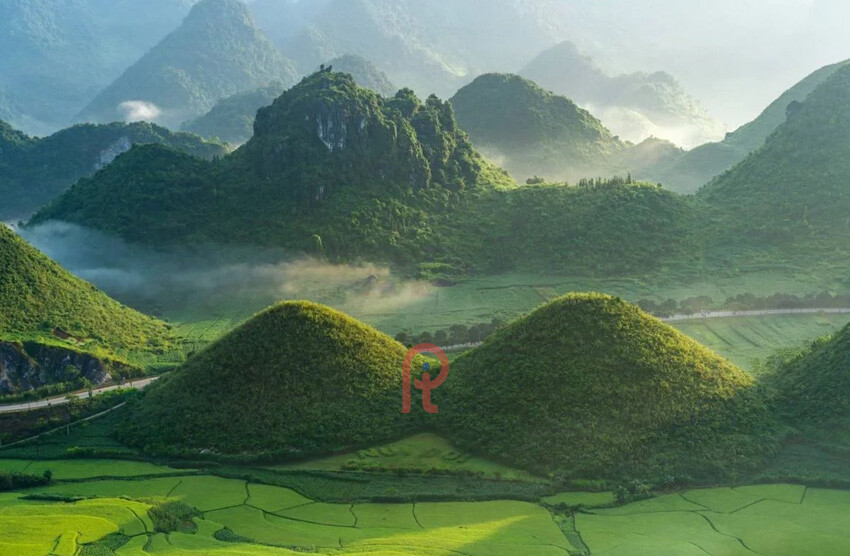 Núi đôi Quản Bạ